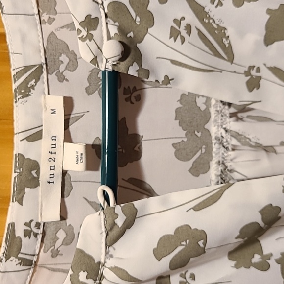 Fun 2 fun sleeveless top - Picture 2 of 4